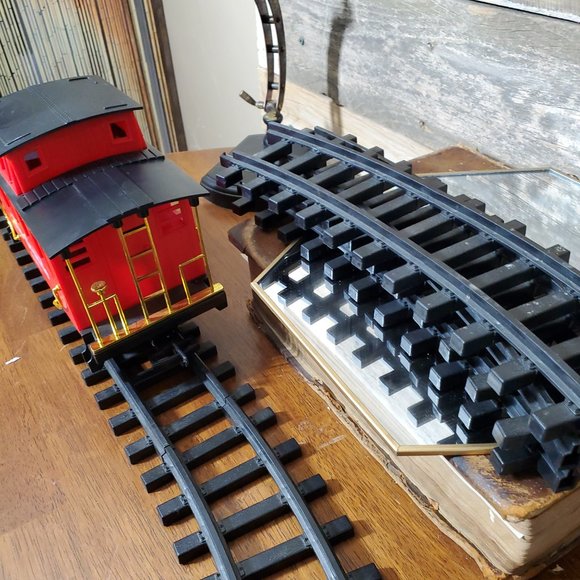 G-Scale Rio Grande Caboose #4067 & six (6) Track Lengths by Scientific Toys Ltd. - Picture 3 of 9